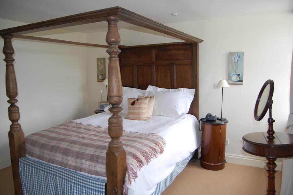 The Bell At Skenfrith Hotel Стая снимка